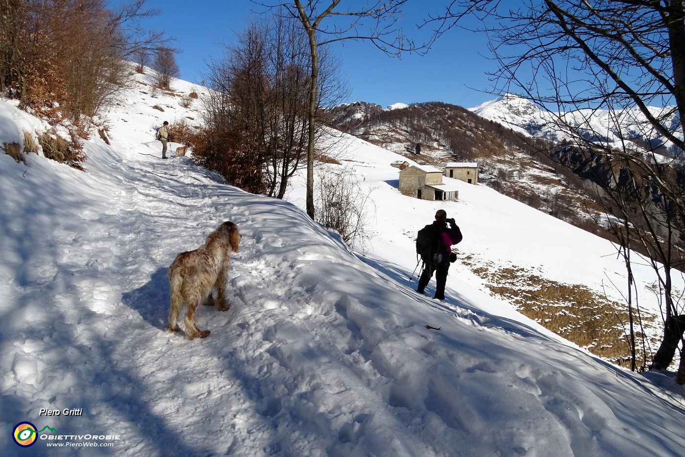 22 Alla Sella (1400 m) la vista si apre verso il Sodadura.JPG